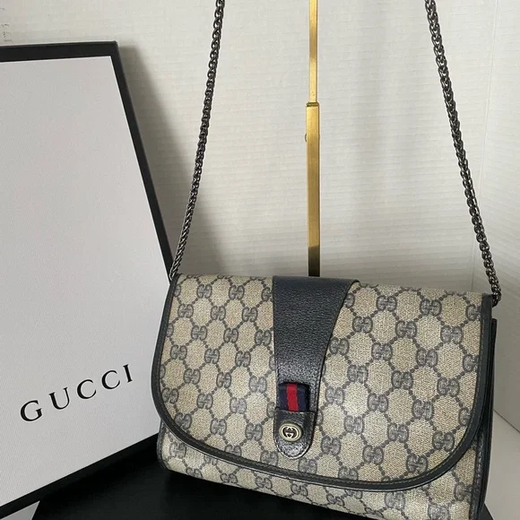 ✋🛑PRICE DROP ✋🛑Authentic Gucci Leather Clutch Crossbody/Shoulder Bag Gucci. - Picture 5 of 17